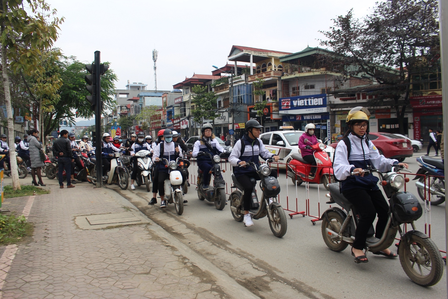 Hiệu quả mô hình "cổng trường an toàn giao thông" tại trường THPT số 1 Lào  Cai | Đài Phát thanh - Truyền hình Lào Cai