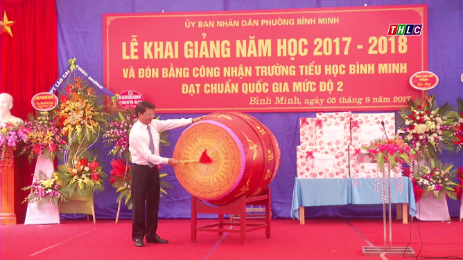 Đồng chí Đặng Xuân Phong – Phó Bí thư Tỉnh ủy, Chủ tịch UBND tỉnh đã đánh trống khai trường