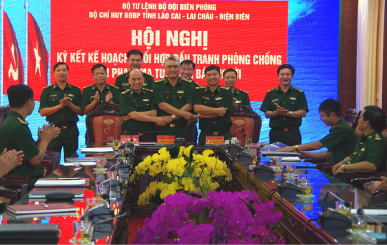 Lễ ký kết kế hoạch phối hợp giữa BĐBP 3 tỉnh Lào Cai, Lai Châu, Điện Biên. Ảnh: Trung Dũng