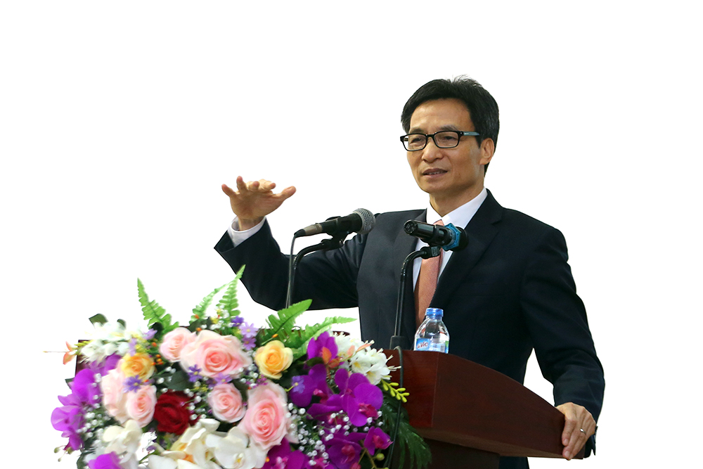 Phó Thủ tướng Vũ Đức Đam phát biểu tại cuộc gặp gỡ cán bộ, giảng viên Đại học Thái Nguyên, chiều 13/12. Ảnh: VGP/Đình Nam